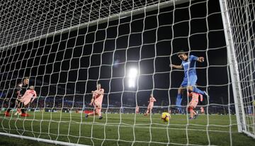 1-2. Mata marcó el primer gol.