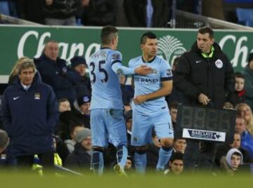 Agüero ingresó por Jovetic. 