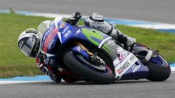 Lorenzo arranca con siete décimas sobre Rossi en Misano