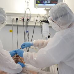 Un experto del hospital de Vigo: "Hemos visto brotes explosivos por la variante británica"