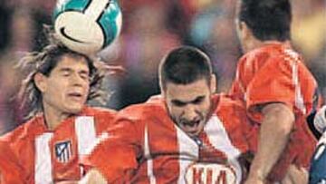 <b>OJOS CERRADOS. </b>Zé Castro, Pablo y Rufino, en un salto.