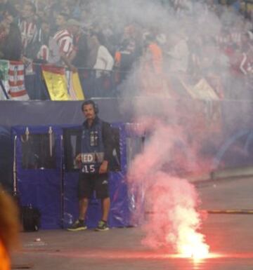 Los incidentes con bengalas de los ultras del Benfica