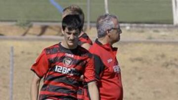 Manzano probó con el gaditano en la izquierda, como en el filial