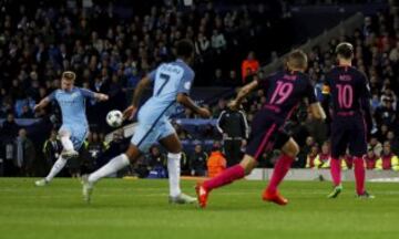 2-1. Kevin De Bruyne anot¨® el segundo tanto de falta directa.