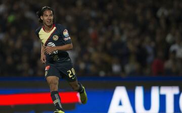 Pese a su corta edad Lainez se ganó un puesto en el primer equipo del América donde fue campeón de Liga MX. En enero del 2019 se concretó su traspaso con el Betis.