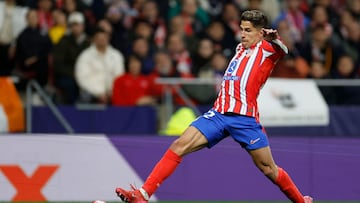 Atletico Madrid's Argentine forward #22 Giuliano Simeone kicks the ball during the UEFA Champions League, league phase football match between Club Atletico de Madrid and Bayer Leverkusen at the Metropolitano stadium in Madrid on January 21, 2025. (Photo by OSCAR DEL POZO / AFP)