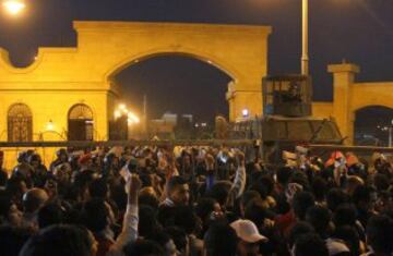 Graves incidentes en El Cairo entre la pol¨ªcia y ultras antes del partido Zamalek-ENPPI. Hay, al menos, 14 personas fallecidas.