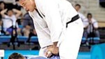 <b>POR LOS SUELOS. </b>Aytami no pudo mejorar la actuación española.