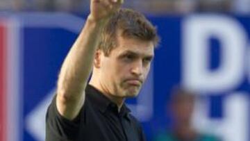 <b>CONVENCIDO. </b>Tito sigue echando de menos un defensa.