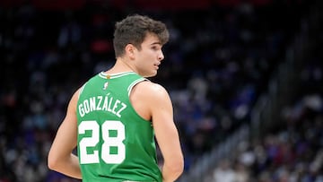 Hugo recoge las migajas