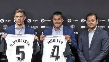 En la temporada 2017/2018 se dio su regreso a España. Inter lo cedió con una opción de compra al Valencia que luego se haría efectiva por 12 millones de euros. Sin embargo, con este equipo tuvo muy poca continuidad y en año y medio jugó apenas 20 partidos.