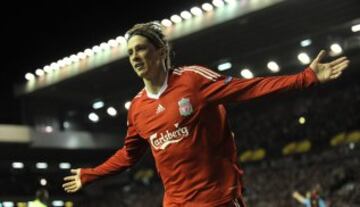 Fernando Torres celebra un gol con el Liverpool.