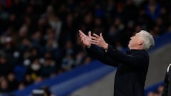 MADRID, 29/01/2023.- El entrenador del Real Madrid Carlo Ancelotti durante el encuentro correspondiente a la jornada 19 de primera división que disputan hoy Domingo en el estadio Santiago Bernabéu, en Madrid. EFE /JUANJO MARTIN
