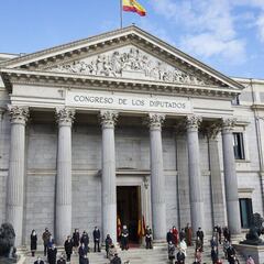 ¿Por qué le falta un testículo a uno de los leones del Congreso de los Diputados?