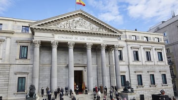 ¿Por qué le falta un testículo a uno de los leones del Congreso de los Diputados?