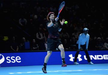 Andy Murray and Roger Federer play in charity match in Glasgow.