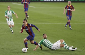 Griezmann con el balón. 

