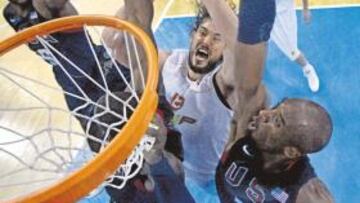 <b>CORAJE Y TALENTO. </b>Marc Gasol encara de tú a tú a Kobe Bryant y a LeBron James. España le peleó el oro olímpico a EE UU hasta el final.