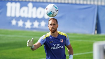 MAJADAHONDA (MADRID), 21/04/2026.-El portero del Atlético de Madrid Jan Oblak, durante el entrenamiento en la Ciudad deportiva de Majadahonda, preparatorio del partido de LaLiga de mañana miércoles frente al Elche. EFE/ Rodrigo Jiménez