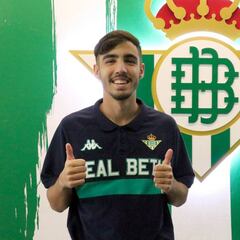 El Betis renueva al canterano Roberto Abreu hasta 2022