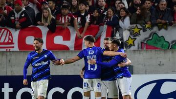 Futbol, Estudiantes vs Huachipato.
Fase de grupos, Copa Libertadores 2024.
Los jugadores de Huachipato celebran el gol contra Estudiantes durante el partido de copa libertadores por el grupo C disputado en el estadio Uno Jorge Luis Hirschi, La Plata, Buenos Aires, Argentina.
29/05/2024
Fotobaires/Photosport
Football, Estudiantes vs Huachipato
Group stage, Copa Libertadores 2024.
Huachipato players celebrate the goal against Estudiantes during the copa libertadores match for group C at the Uno Jorge Luis Hirschi stadium, La Plata, Buenos Aires, Argentina.
29/05/2024
Fotobaires/Photosport