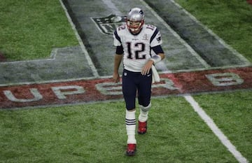 Tom Brady tenía poco más de dos minutos para intentar llevar a su equipo a zona de anotación si no quería que los Falcons recuperasen la posesión en la segunda mitad y pudieran ponerse a más de tres anotaciones.