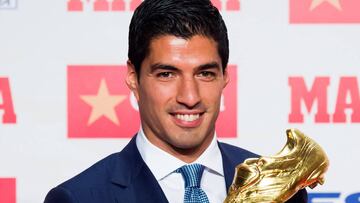 Luis Su&aacute;rez con la Bota de Oro. 