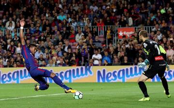 Paulinho y Pau Lopez   