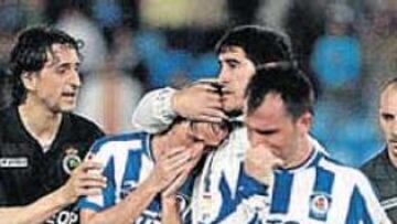 <b>COMPUNGIDO. </b>Savio acabó destrozado tras fallar un penalti decisivo.