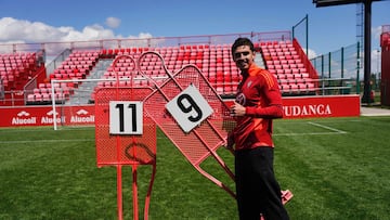 Panichelli posa en Anduva para AS tras anotar su vigésima diana de la temporada.