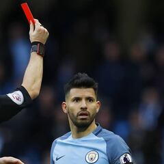 A Agüero le sale cara su brutal entrada a David Luiz: 4 partidos