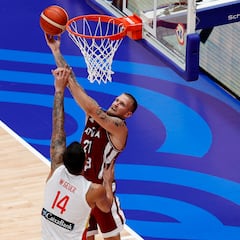 La derrota de España ante Letonia en imágenes