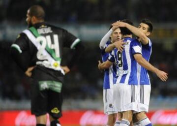 Los jugadores celebran el 1-1.