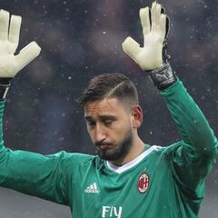 Donnarumma should leave AC Milan, Raiola claims