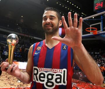 Juan Carlos Navarro, conocido como “La Bomba” comenzó su trayectoria en el FC Barcelona desde el 1998 hasta el 2007. Para la siguiente temporada el escolta catalán se marchó a los Memphis Grizzlies por una sola temporada, compartiendo vestuario con Pau Gasol en el equipo estadounidense. Tras una buena campaña en el equipo estadounidense, finalmente Juan Carlos Navarro regresó al Barcelona hasta el año 2018, que fue cuando se retiró definitivamente del baloncesto.