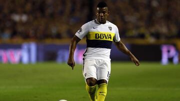 El lateral colombiano Frank Fabra de Boca Juniors en el juego ante Arsenal de Sarandí por la Liga Argentina