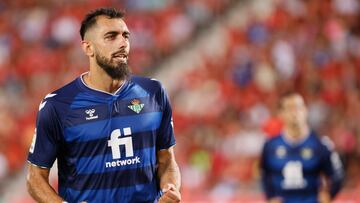 PALMA DE MALLORCA, 20/08/2022.- El delantero del Betis Borja Iglesias tras marcar el segundo gol ante el Mallorca, durante el partido de Liga en Primera División que disputan este sábado en el Visit Mallorca Estadi de Palma de Mallorca. EFE/Cati Cladera