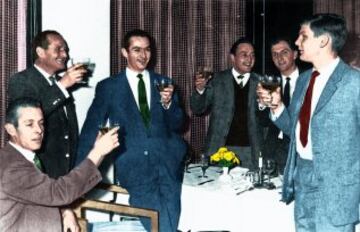 Para la selección de Luxemburgo  la victoria sobre Holanda fue un motivo de grandes celebraciones. En la imágen May, el seleccionador Heinz, Brosius, Brenner, Hoffstetter y Klein  celebran la victoria con Champagne.