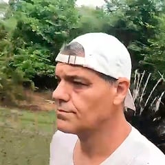 Frank Cuesta, ‘atacado’ por un avestruz de su santuario