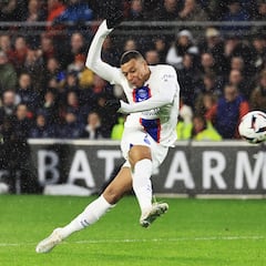 Reports suggest that Real Madrid are still keeping communications open with Kylian Mbappé