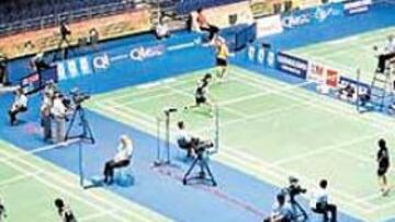 <b>UN ESPECTÁCULO. </b>El madrileño Palacio de Deportes acogió ayer los primeros partidos. La instalación acoge varias pistas en su interior que permiten partidos simultáneos.