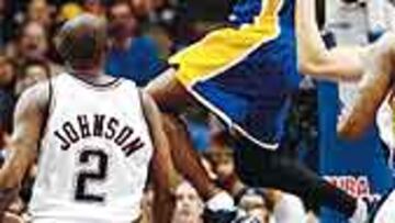 <b>FALLÓN.</B> Pese a imágenes como ésta, Kobe falló 21 tiros de 29.