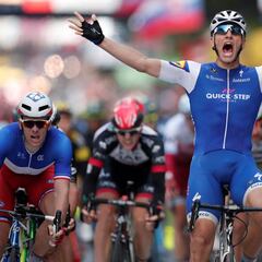 Froome, Porte y Bardet salvan una caída en el día de Kittel