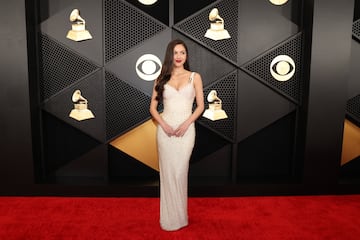 Olivia Rodrigo posa en la alfombra roja de los Grammys 2024 celebrados en el Crypto.com Arena situado en la ciudad de Los Ángeles, en California.