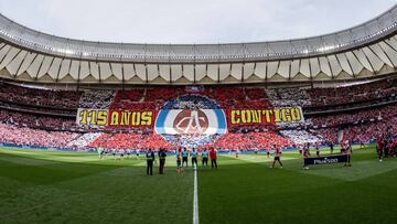 Mosaico de la afición del Atlético de Madrid durante el partido contra el Levante.