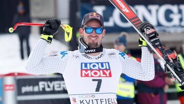 Dominik Paris celebra su victoria en Kvitfjell.