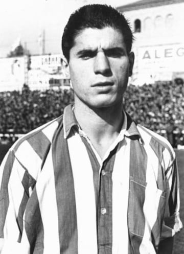 Gaínza desarrolló toda su carrera como futbolista en el Athletic Club, en el que estuvo casi 20 años. 
