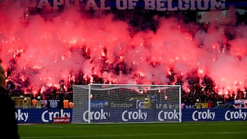 Seguidores del Anderlecht durante la final de la Copa de B¨¦lgica enter el Brujas y el Anderlecht.