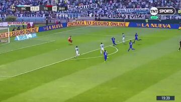 El equipo de Coudet se veía dominado por Tigre pero la verticalidad de Montoya rompió el esquema del cuadro de Gorosito para abrir el marcador.