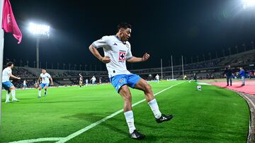 Angel Sepulveda celebrates his goal 0-1 of Cruz Azul during the 14th round match between Pumas UNAM and Cruz Azul as part of the Liga BBVA MX, Torneo Apertura 2024 at Olimpico Universitario Stadium on October 26, 2024 in Mexico City, Mexico.